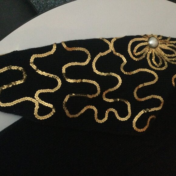 Black n Gold Ladies Bedazzled sweater 100% Acrylic  Vintage size: OS - Picture 2 of 6